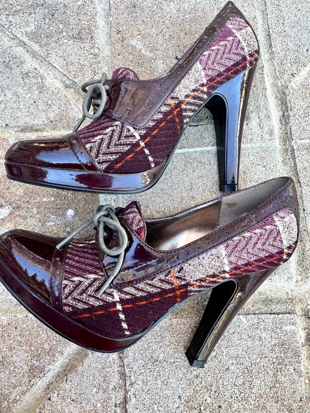 Steve Madden vintage maroon/plaid heels size 5.5